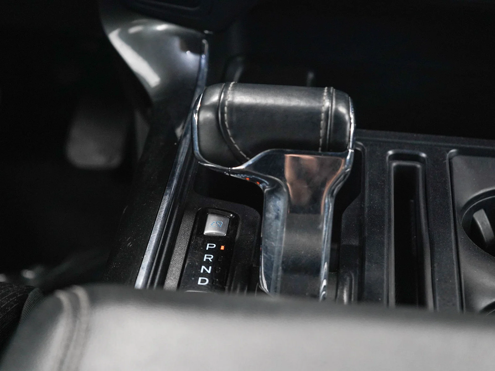 Used 2022  Ford XL image 18