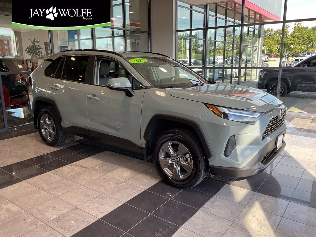 Certified Used 2022  Toyota XLE image 1