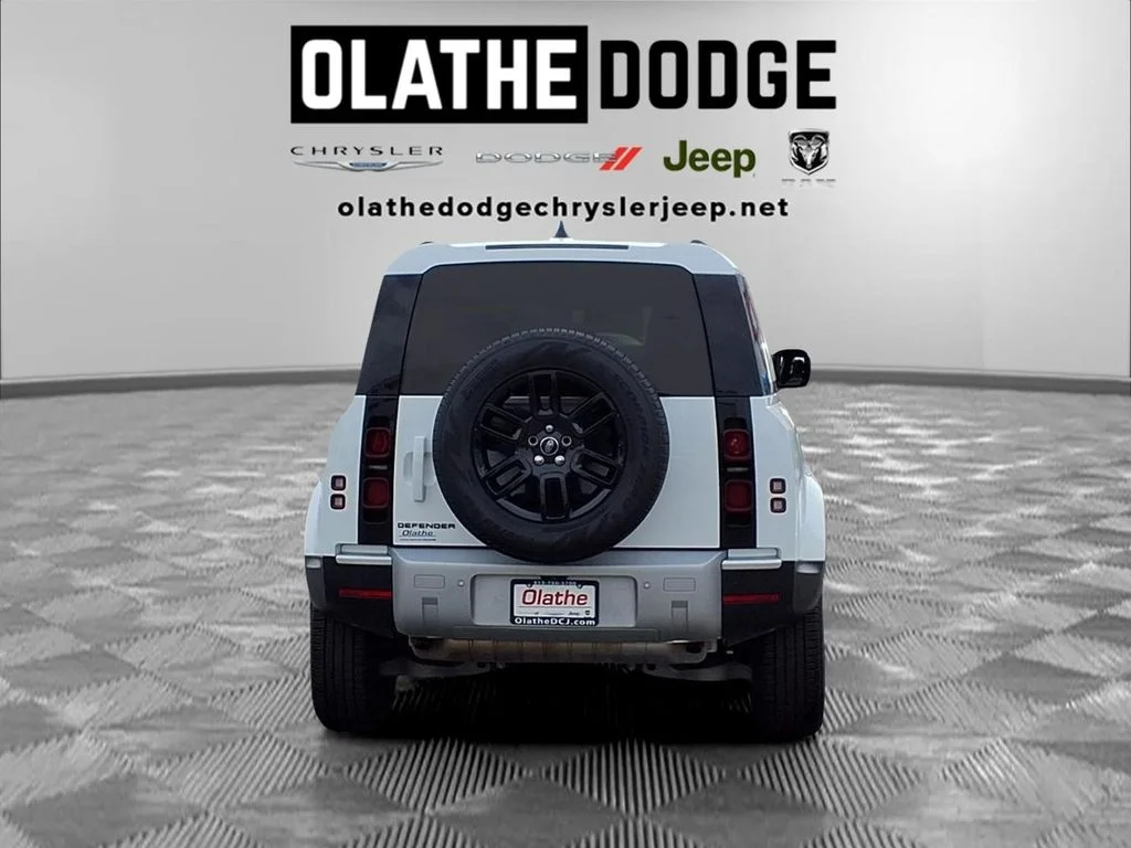 Used 2025 White Land Rover S image 25