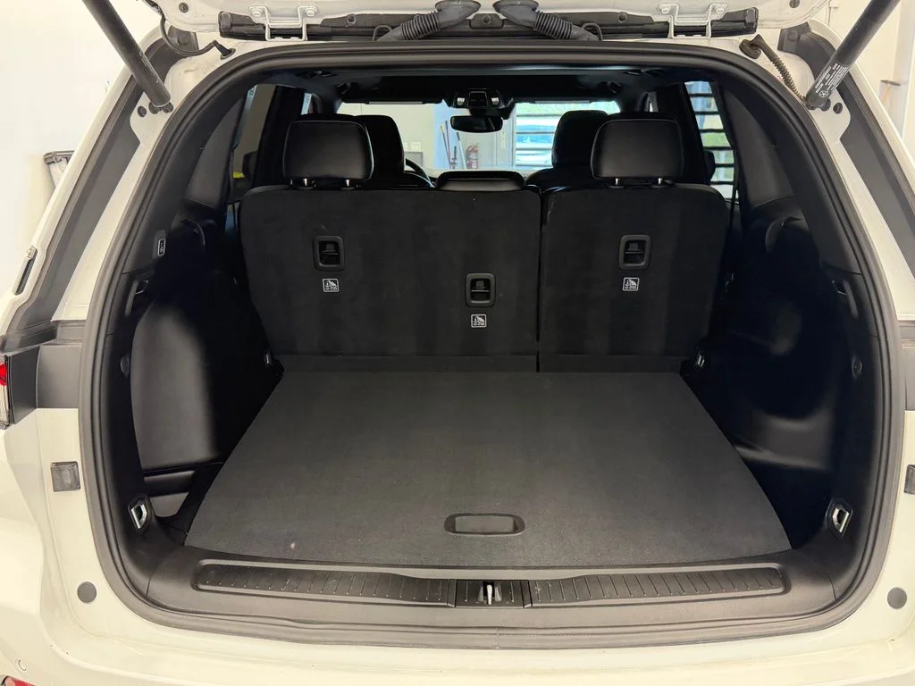 Certified Used 2023 White/off-white Jeep Altitude X image 19