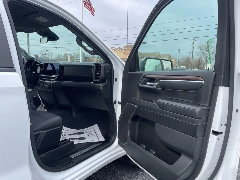 Used 2023 White Chevrolet LT image 35