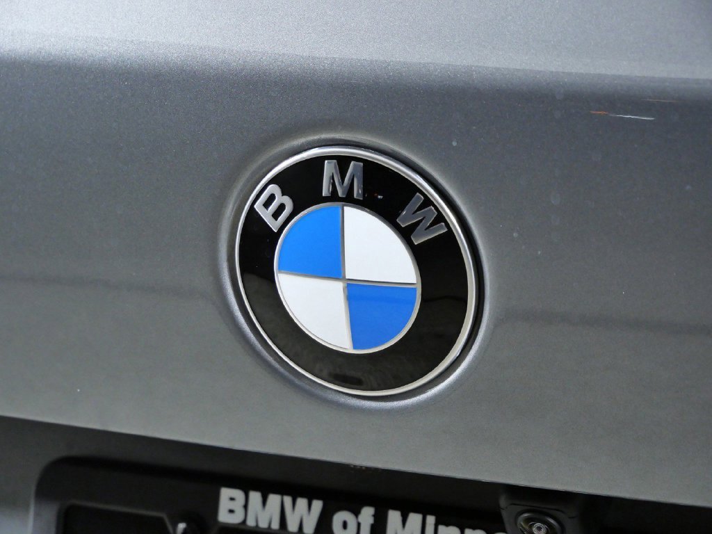 Used 2026 Skyscraper Grey Metallic BMW xDrive40i image 12
