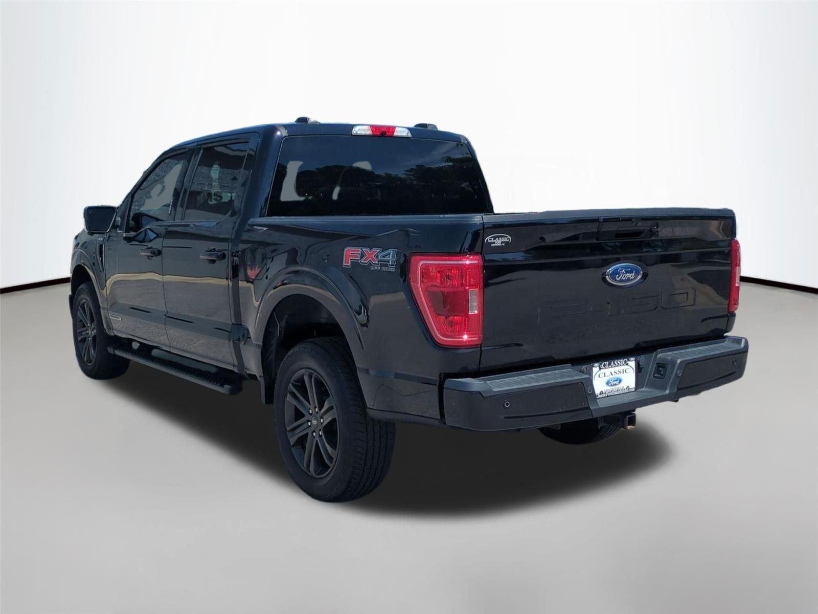 Used 2022 Agate Black Metallic Ford XLT image 3