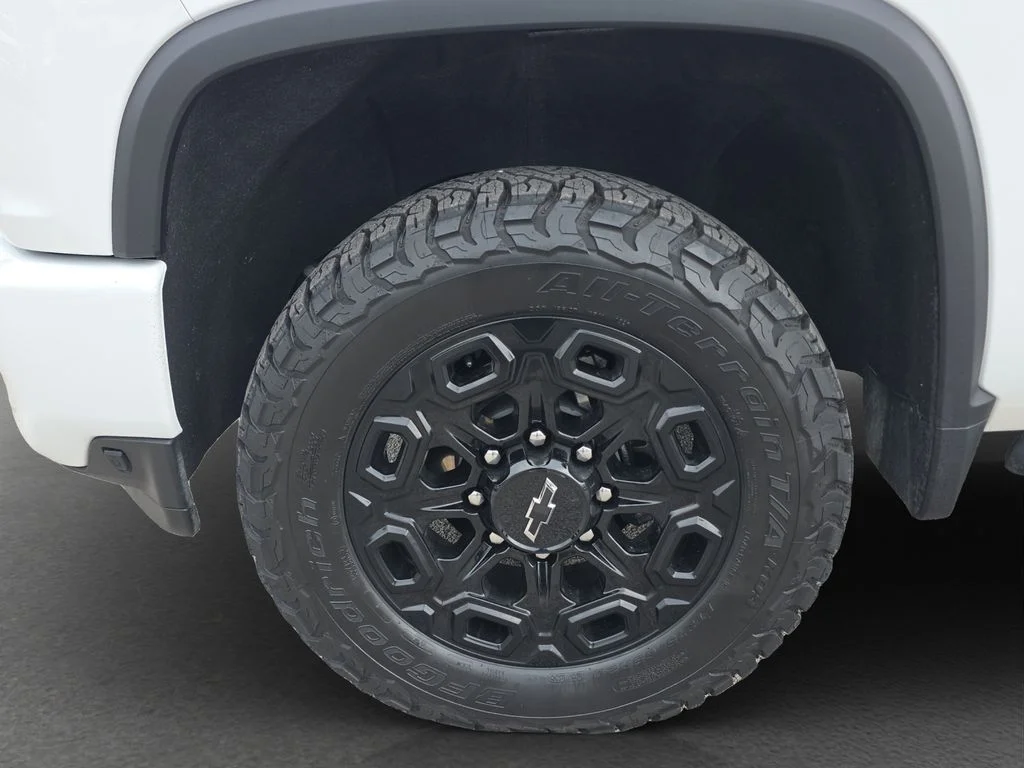 Used 2022 White Chevrolet LTZ image 4