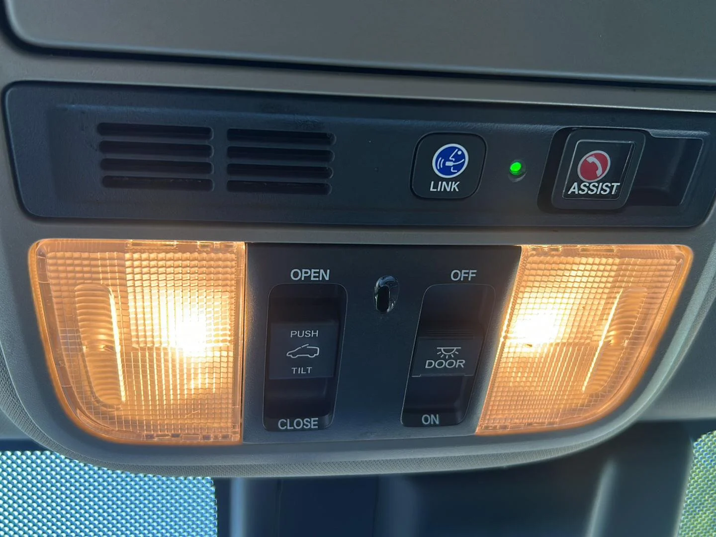 Used 2019 White Diamond Pearl Honda Touring image 8