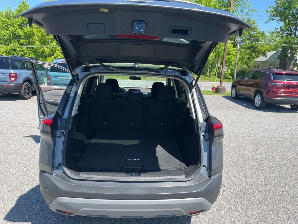 Used 2023 Gray Nissan S image 17