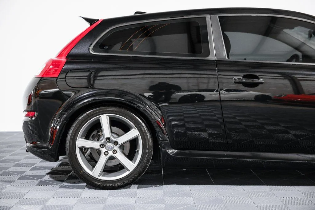 Used 2011 Black Volvo T5 R-Design image 2