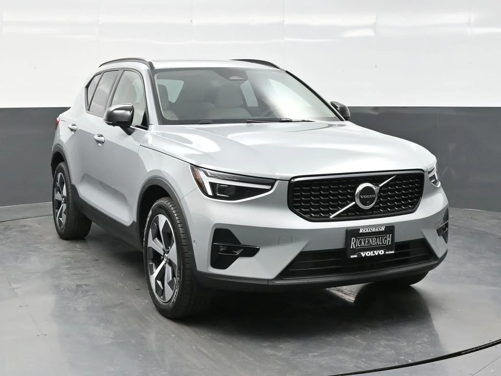 Used 2026 Vapour Grey Volvo Plus image 1