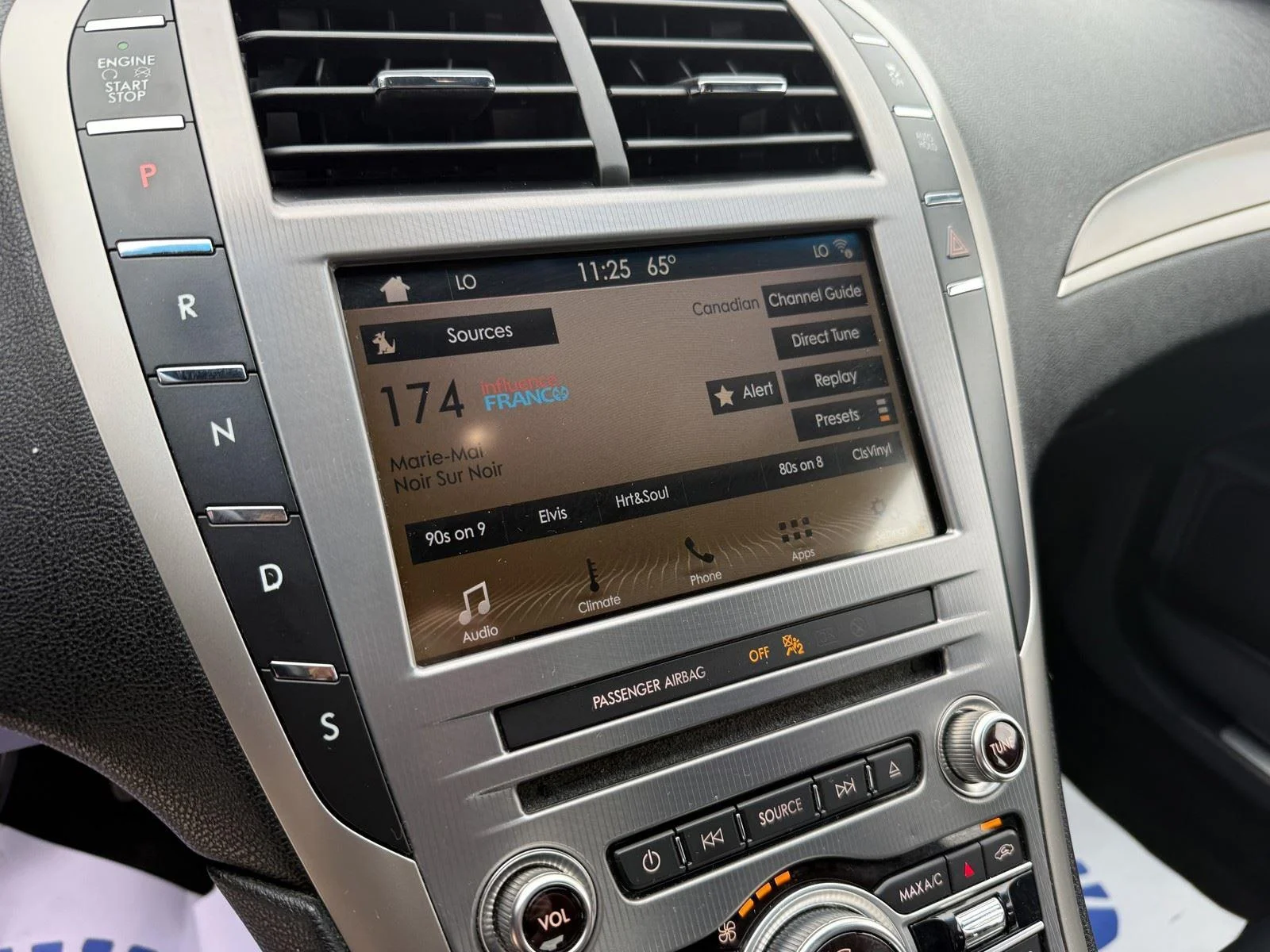 Used 2017  LINCOLN PREMIERE FWD image 18