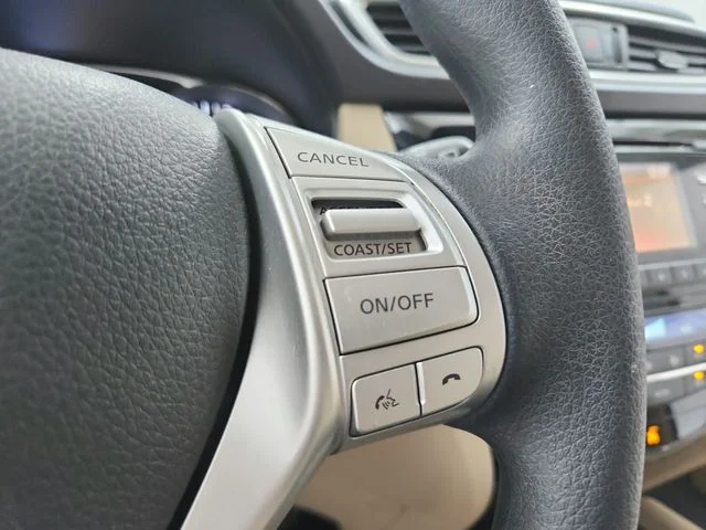 Used 2016 White Nissan SV image 23