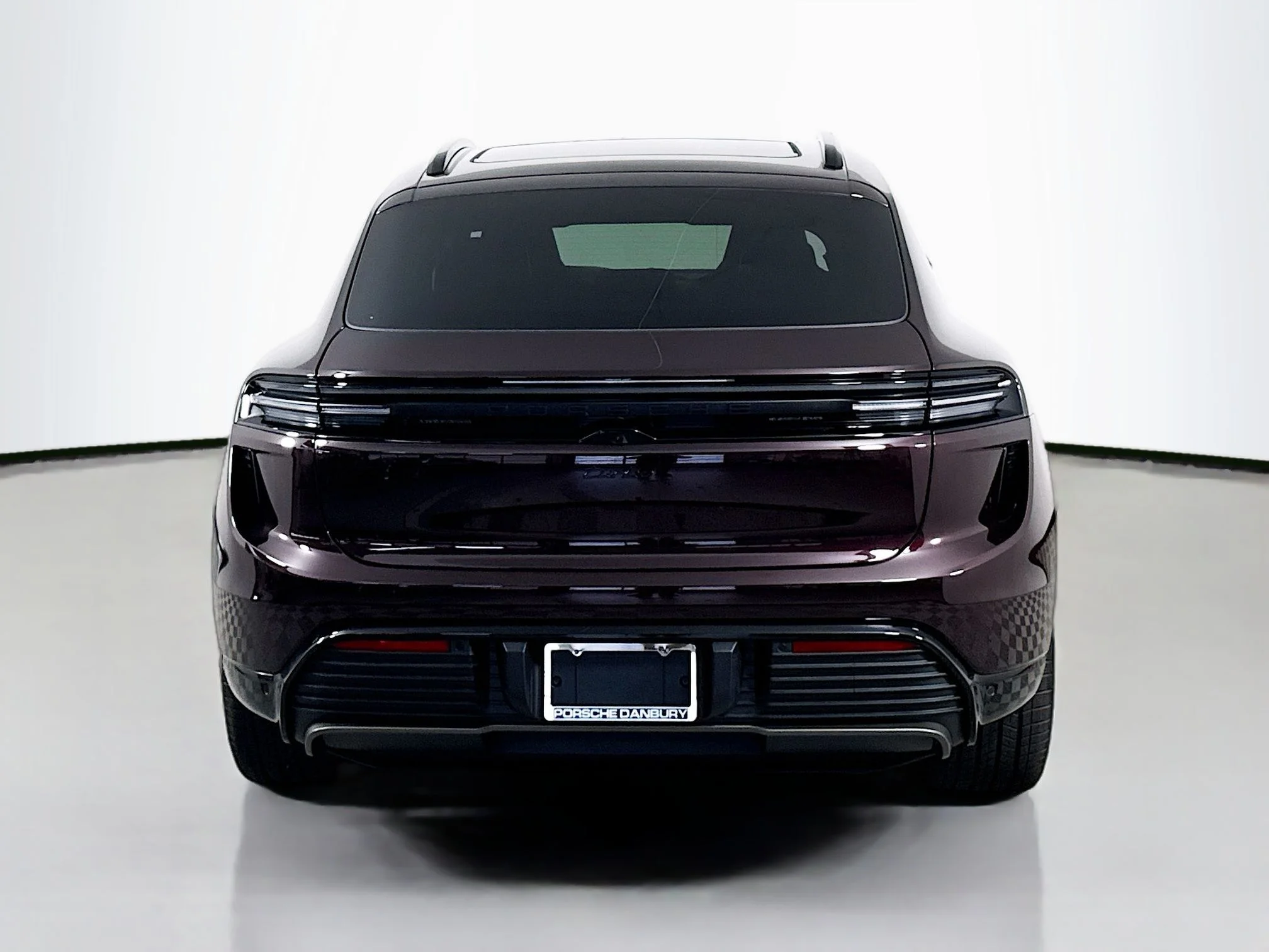 2025 Porsche Macan Turbo Electric - Photo 10