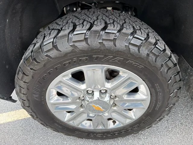 Used 2024 Sterling Gray Metallic Chevrolet High Country image 11