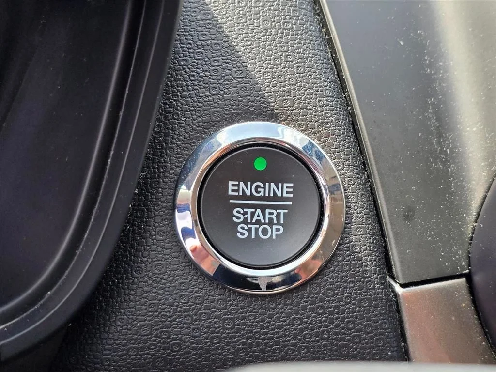 Used 2020 Black Ford SE image 19