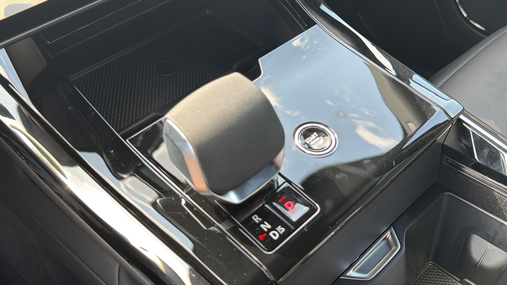 New 2026 Santorini Black Land Rover SE image 21