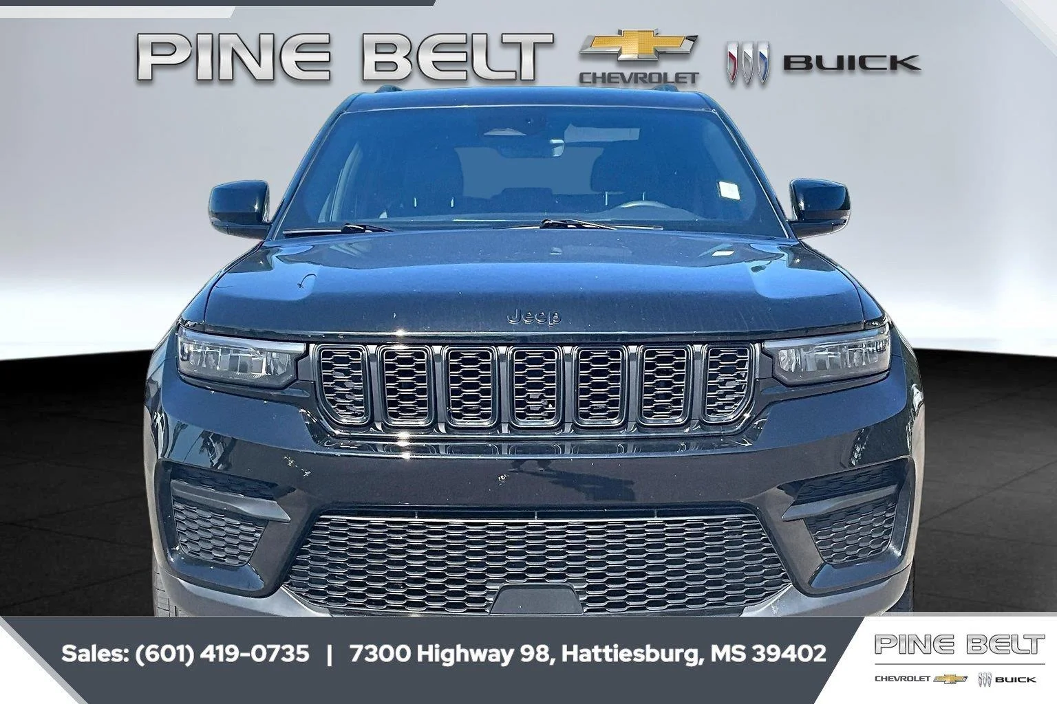 Used 2025 Diamond Black Crystal Pearlcoat Jeep Altitude image 3