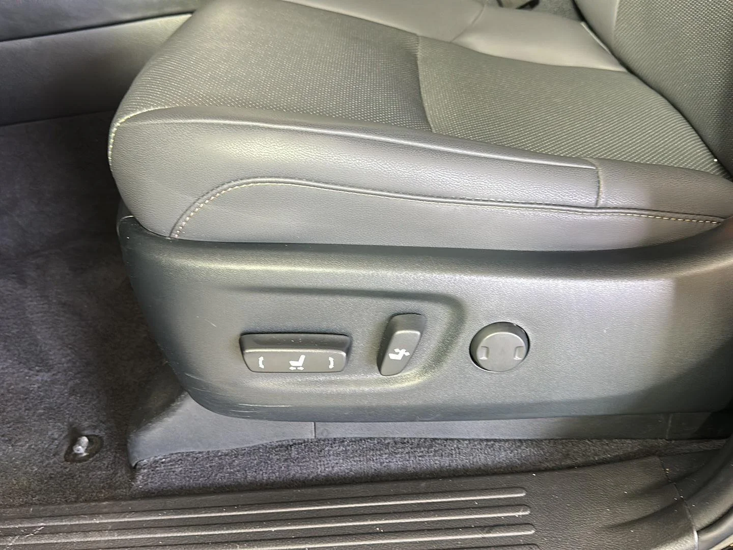 Used 2022 Nebula Gray Pearl Lexus GX 460 Premium image 17