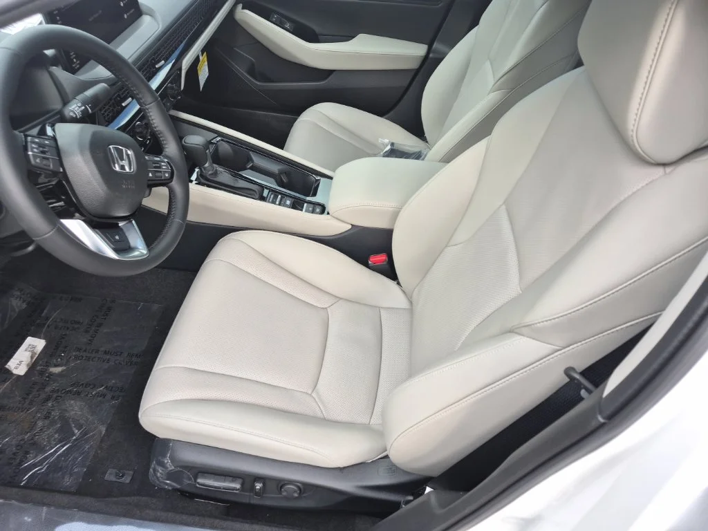 New 2026 Platinum White Pearl Honda Touring image 13