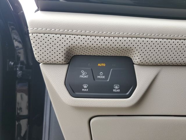 New 2026 Black Volkswagen 2.0T SE w/Technology image 28