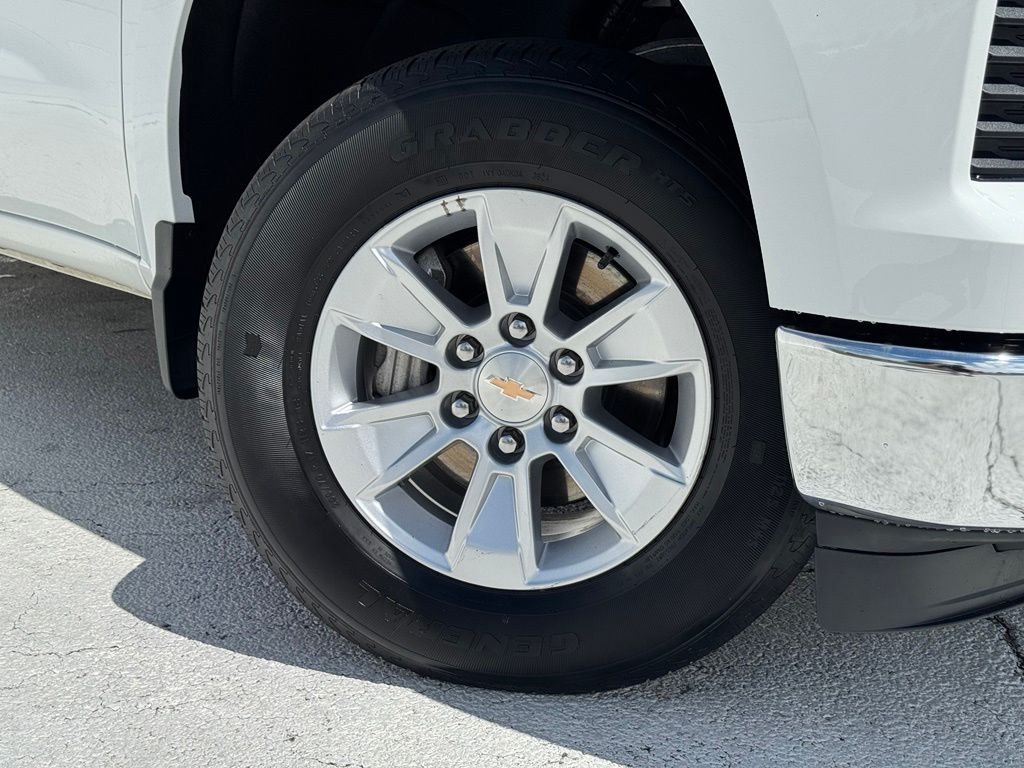 Used 2025 White Chevrolet LT image 7