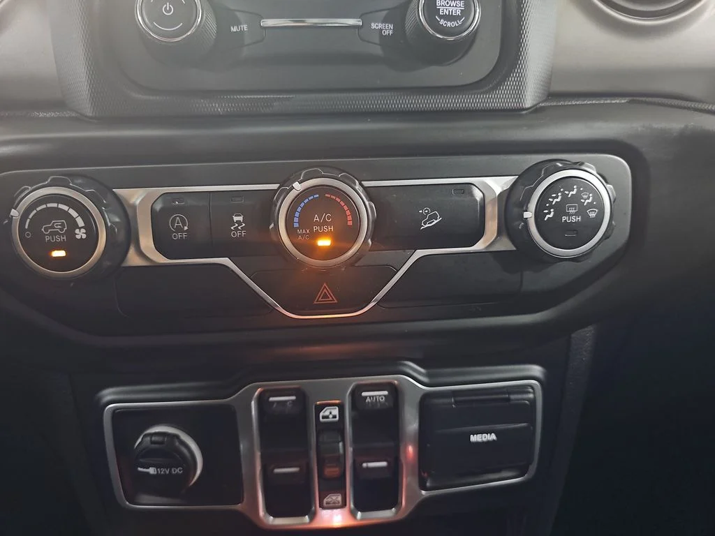 Used 2018 White Jeep Unlimited Sport S image 26