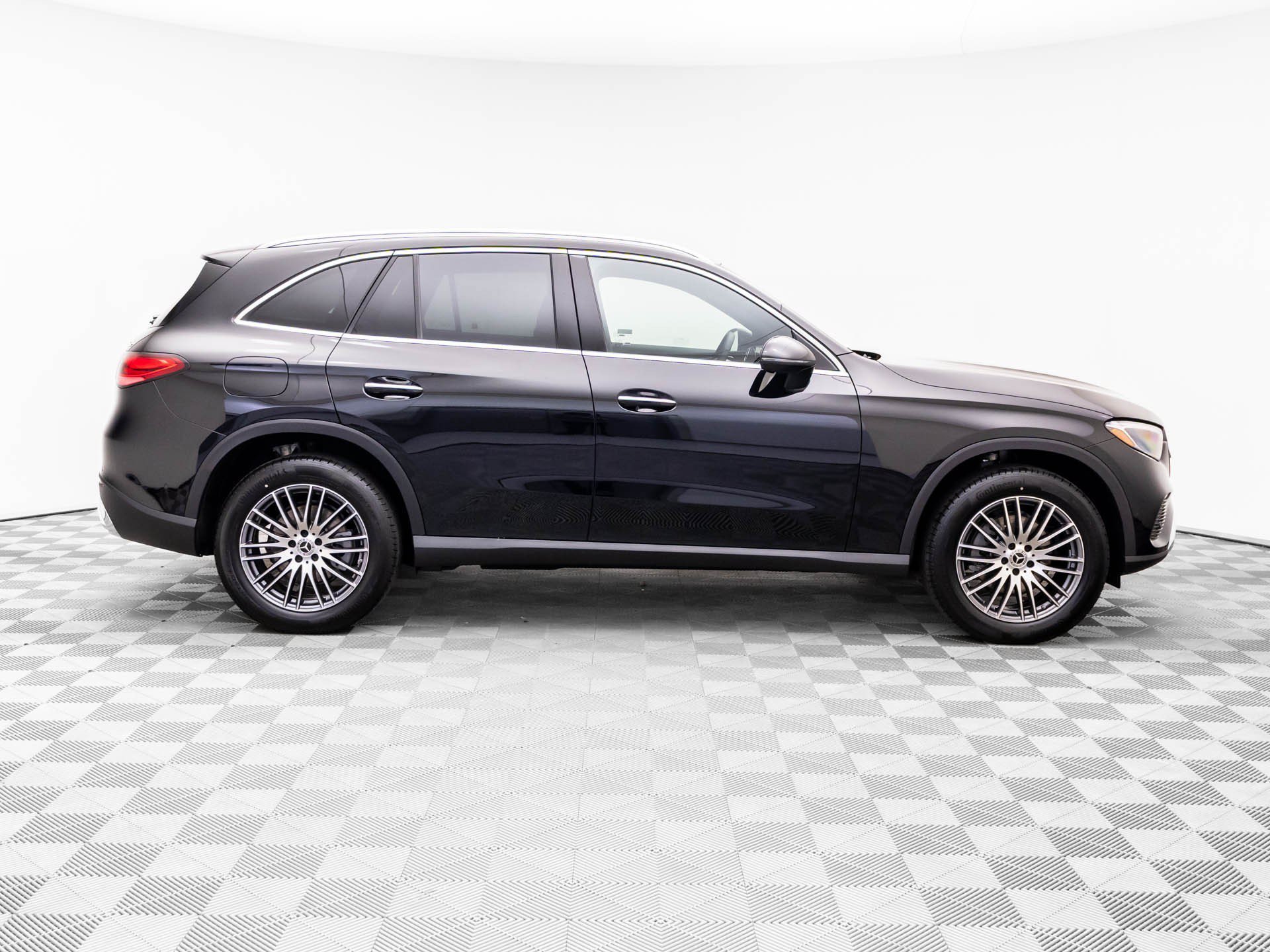 New 2026 Black Mercedes-Benz GLC 300 image 43