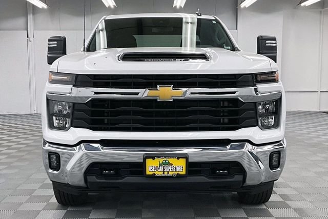 Used 2025 Summit White Chevrolet LT image 4
