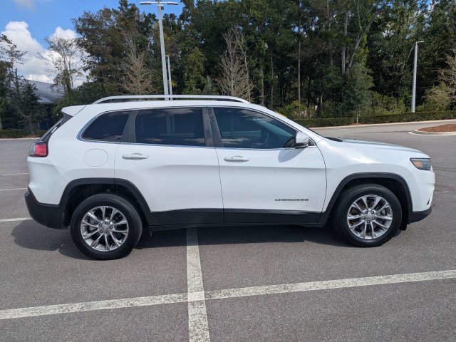 Used 2019 White Jeep Latitude Plus image 2