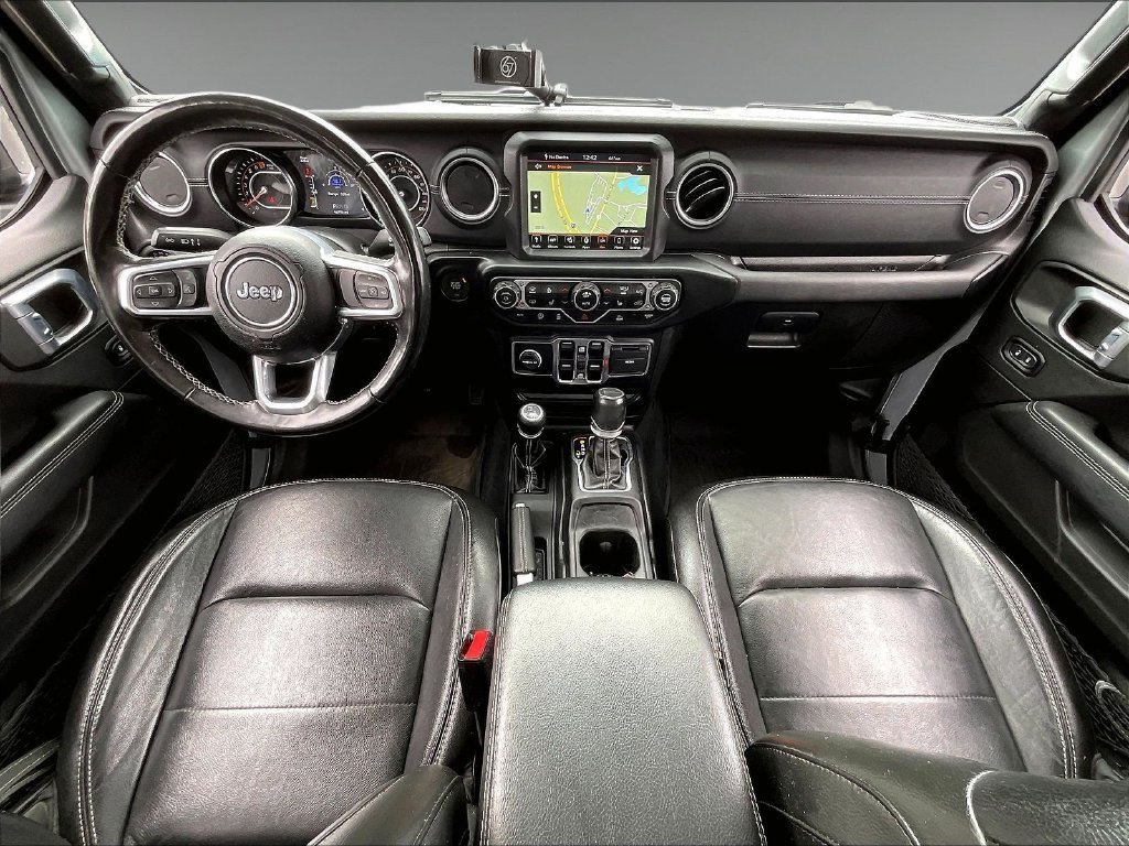 Used 2022 Silver Zynith Clearcoat Jeep Overland image 20