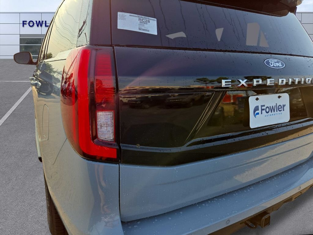New 2027 Glacier Gray Metallic Tri-Coat Ford Active image 30