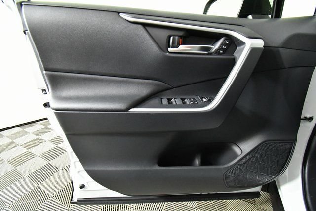 2025 Toyota RAV4 XLE Premium - Photo 21