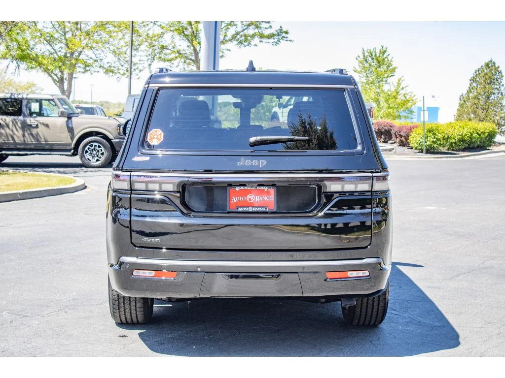 New 2026 HIGH GLOSS BLACK Jeep Limited Altitude image 7