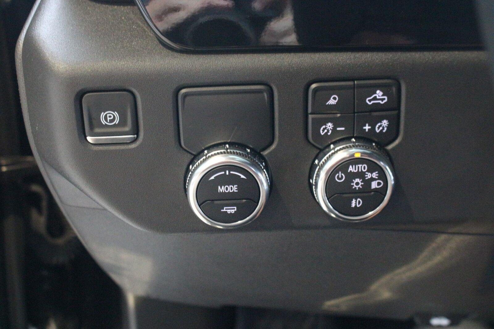 Used 2026 Onyx Black GMC SLT image 24