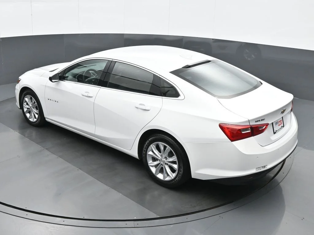 Used 2025 White Chevrolet LT image 19