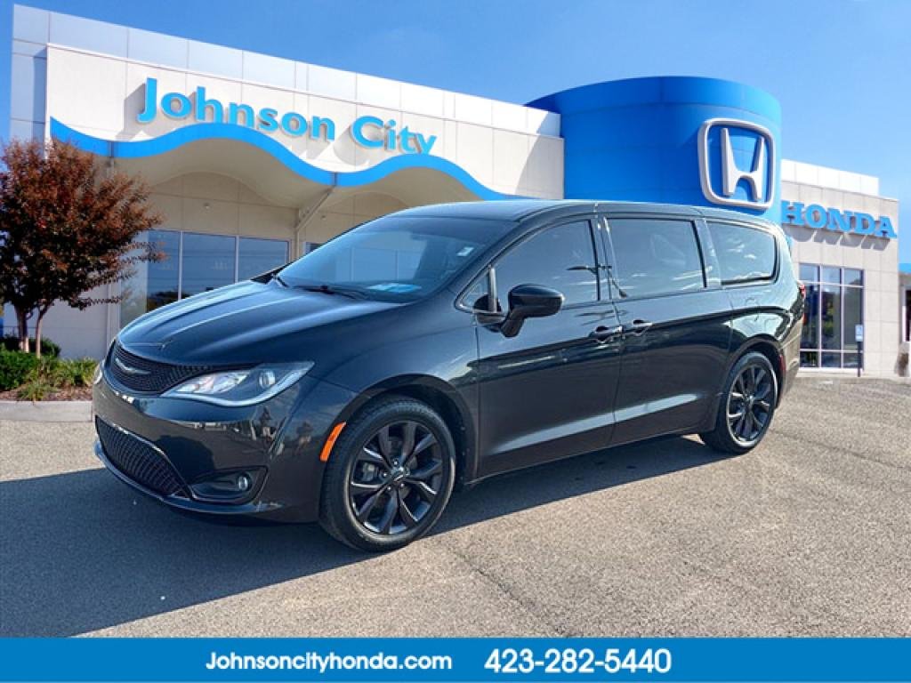2020 Chrysler Pacifica Touring