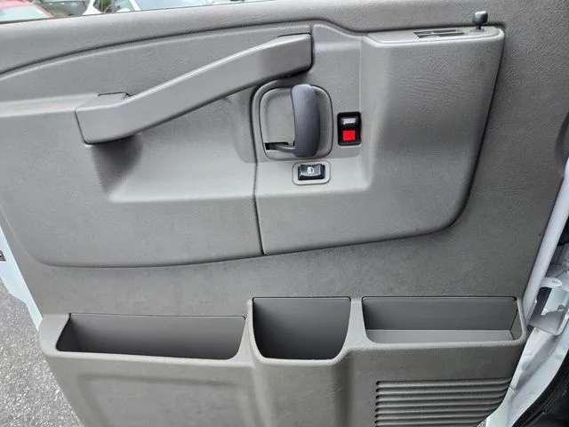 Used 2023 White GMC Work Van image 33