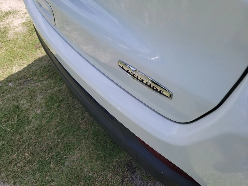 Used 2024 Bright White Clearcoat Jeep Latitude image 9