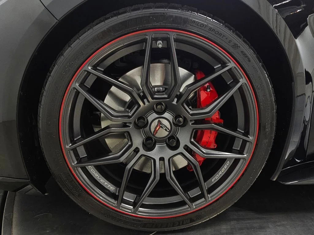 Used 2025 Black Chevrolet Z06 image 18