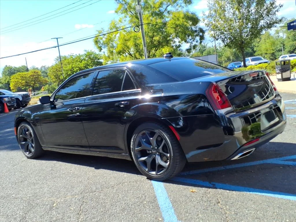 2022 Chrysler 300 Touring - Photo 6