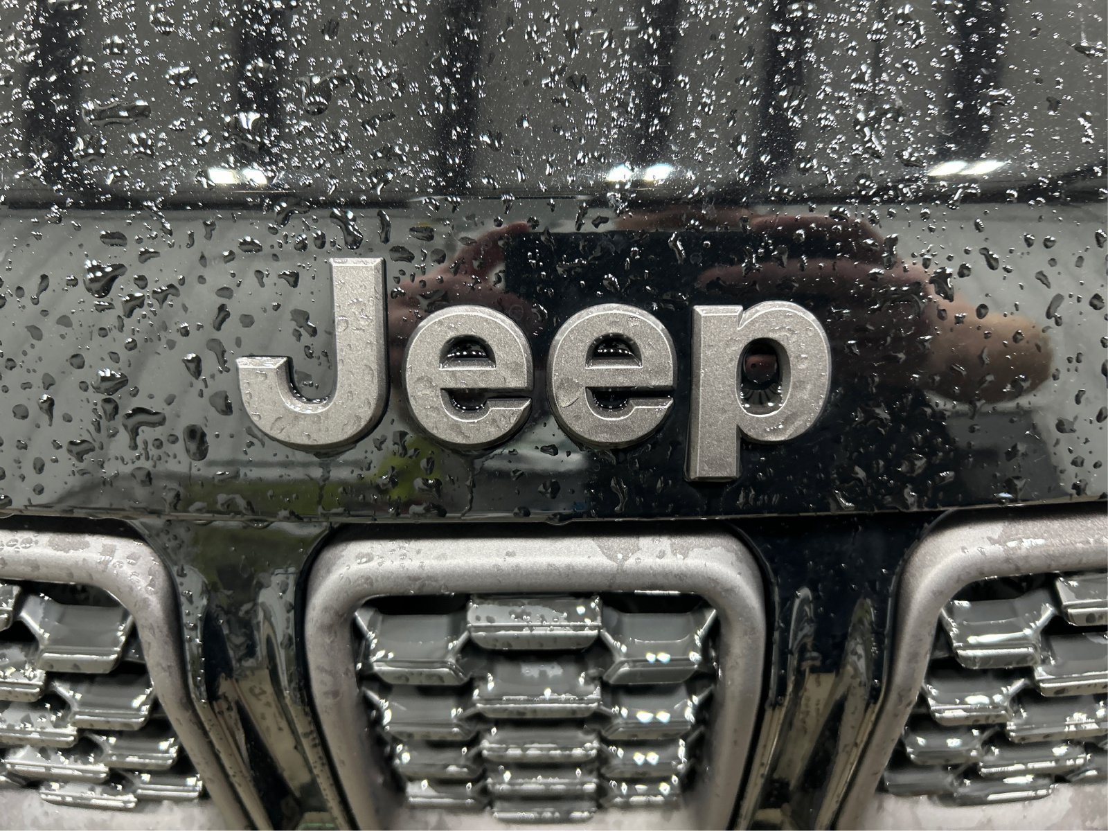 New 2026 Diamond Black Crystal Pearl-Coat Exterior Paint Jeep Latitude Altitude image 23