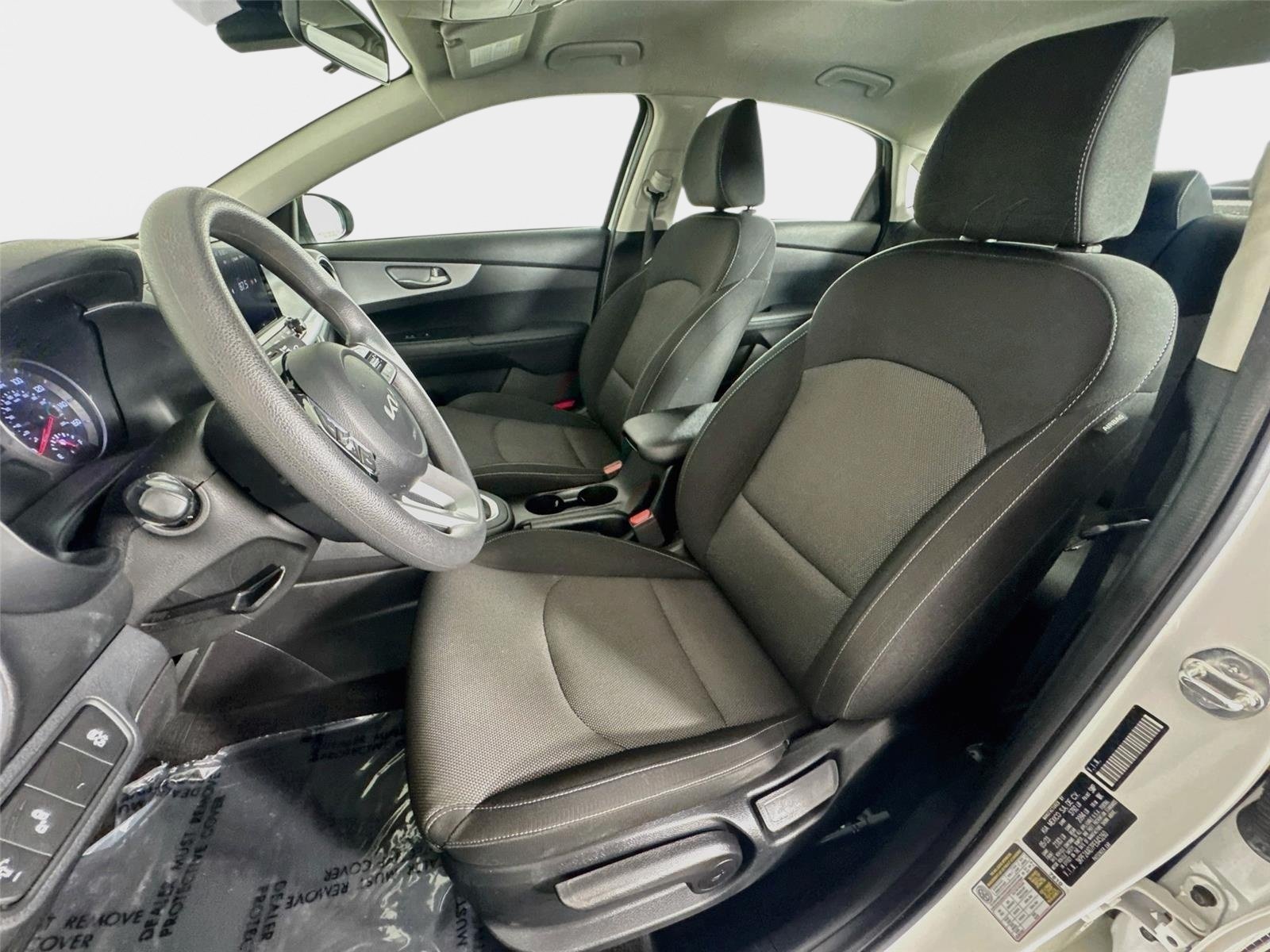 Used 2023 Snow White Pearl Kia LXS image 11