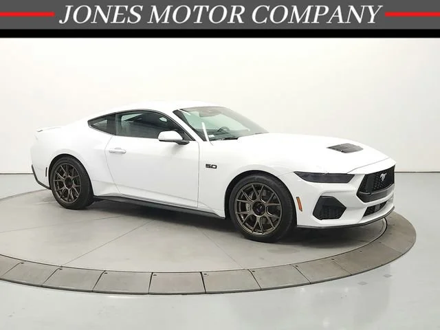 2025 Ford Mustang GT Fastback's photo