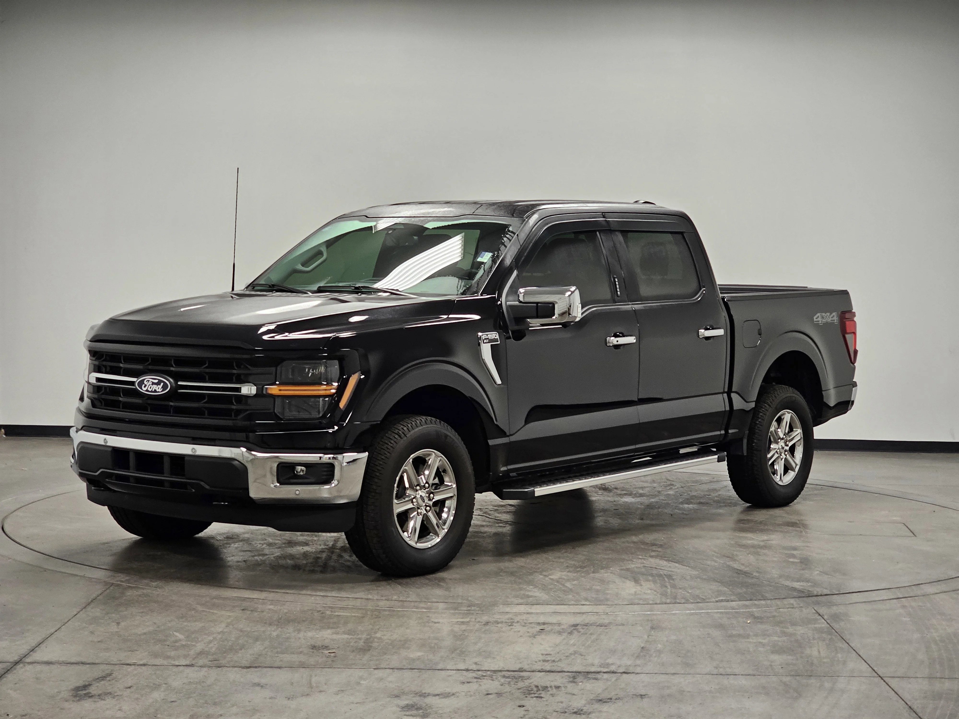 Used 2024 Agate Black Metallic Ford XLT image 4