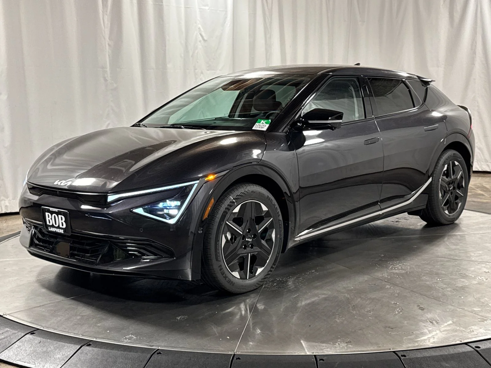 New 2026 Gray Metallic Kia Wind image 1