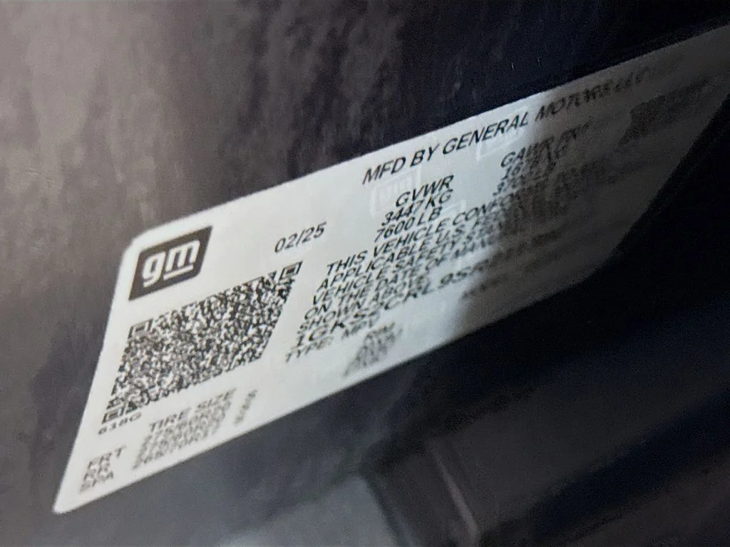 Used 2025 Silver GMC AT4 image 36