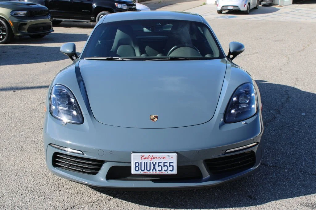 Used 2018  Porsche Base image 2
