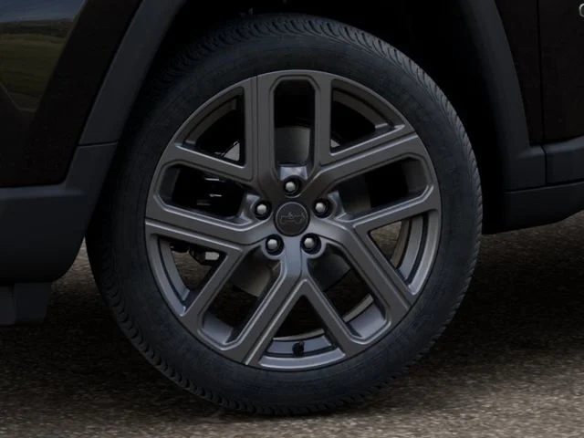New 2026 Diamond Black Crystal Pearl-Coat Exterior Paint Jeep Limited image 9
