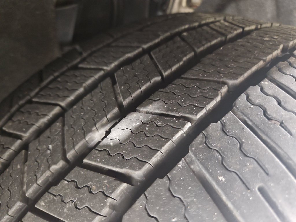 Used 2019 Black Jeep Laredo image 27