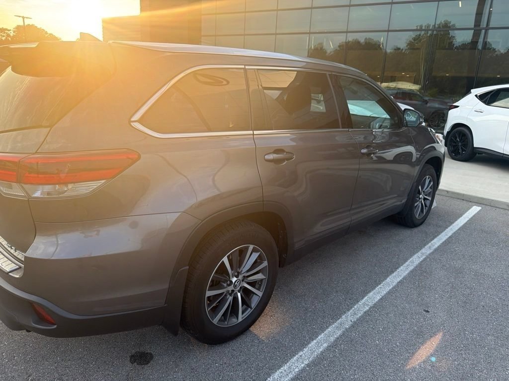 Used 2019 Predawn Gray Mica Toyota SE image 4