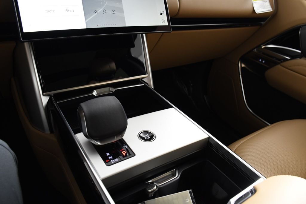 New 2026 Fuji White Land Rover SE image 31