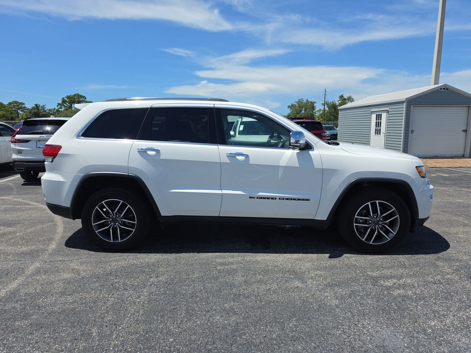 Used 2022 White Jeep Limited image 2